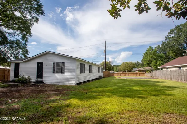 $1,375 | 408 Martin Luther King Jr Drive, Lafayette, LA 70501