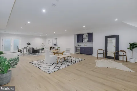 $2,500,000 | 6301 Phyllis Lane, Bethesda, MD 20817