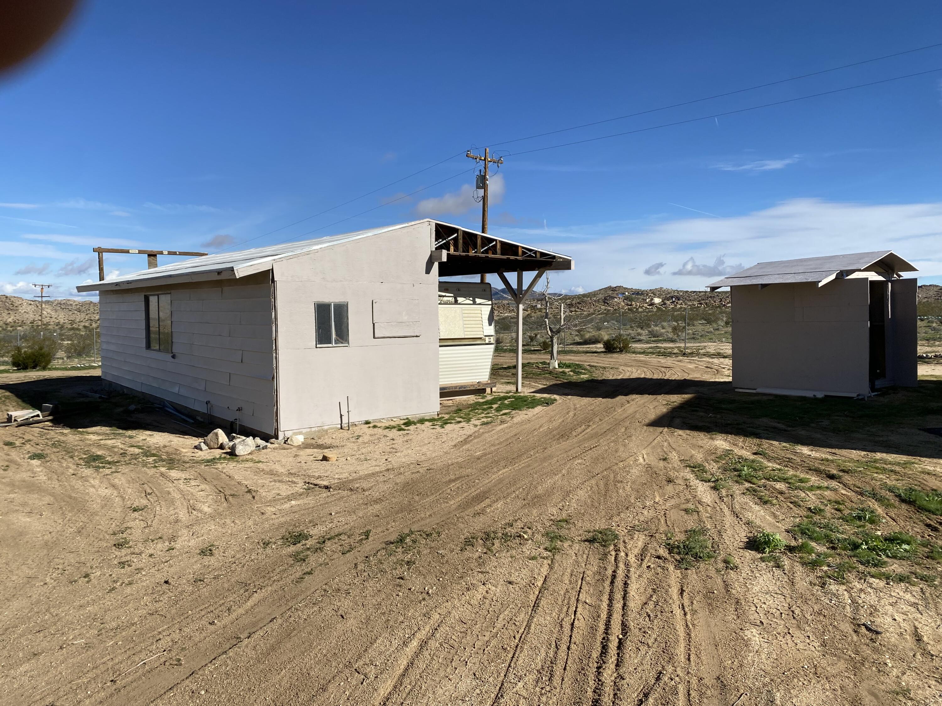 52020 Joshua Tree Road Johnson Valley, CA 92285 - Photo 34 of 48 a view of a terrace