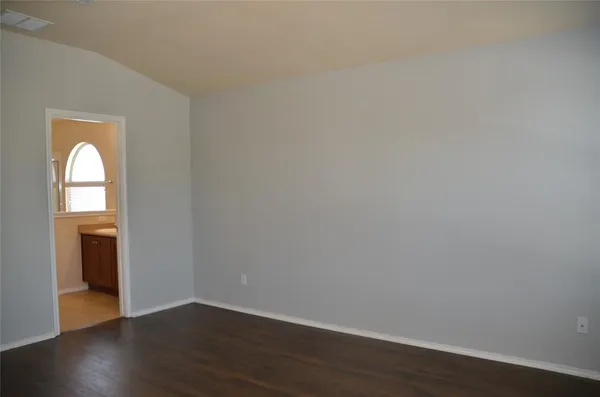 $1,800 | 218 Baldwin Street, Hutto, TX 78634