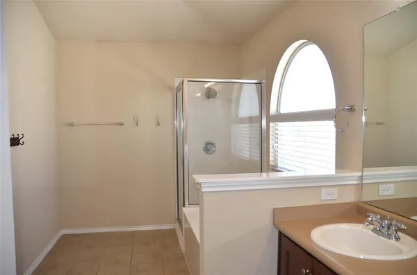 $1,800 | 218 Baldwin Street, Hutto, TX 78634