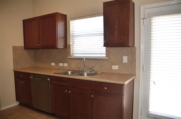 $1,800 | 218 Baldwin Street, Hutto, TX 78634