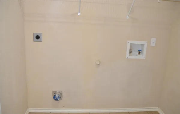 $1,800 | 218 Baldwin Street, Hutto, TX 78634