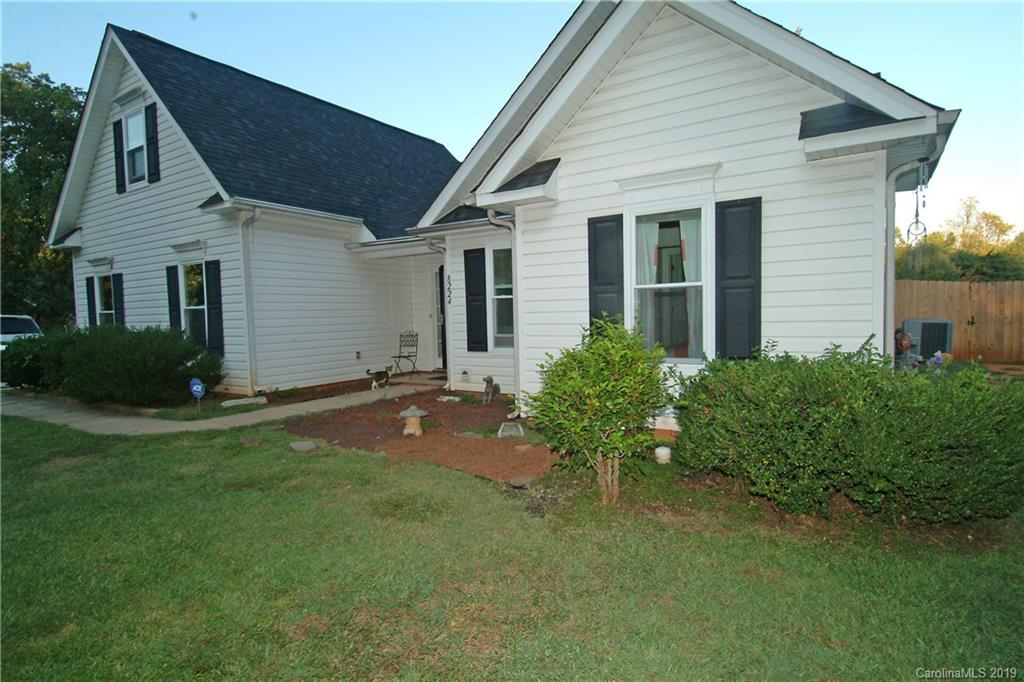 8224 Reames Road Charlotte, NC 28216 - Photo 2 of 33 Gallery Image 2