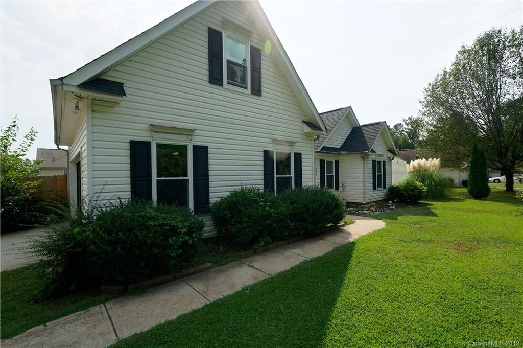 8224 Reames Road Charlotte, NC 28216 - Photo 3 of 33 Gallery Image 3
