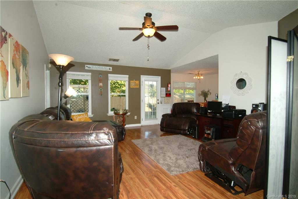 8224 Reames Road Charlotte, NC 28216 - Photo 6 of 33 Gallery Image 6
