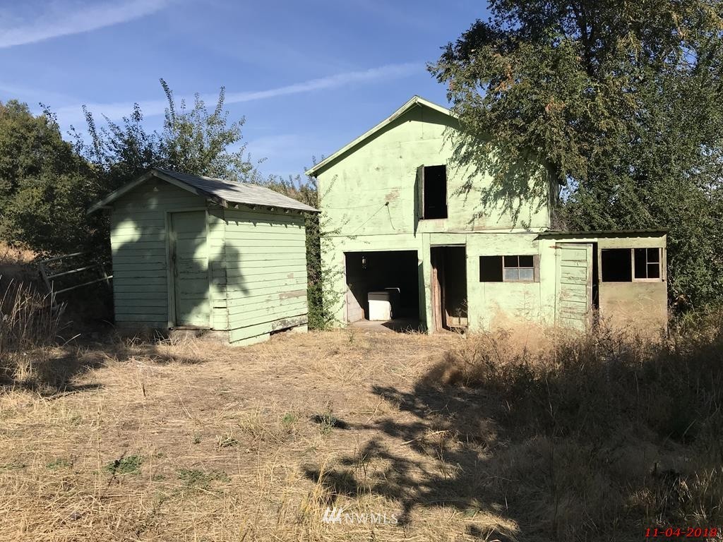 183 Nichols Road Omak, WA 98841 - Photo 2 of 4 a front view of a house with a yard and garage