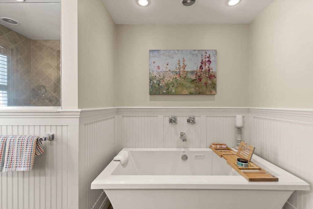 30 Underhill Road Lynnfield, MA 01940 - Photo 31 of 39 a bathroom with a bathtub