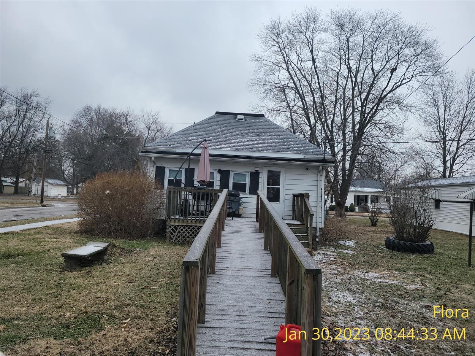 551 West 3rd Street Flora, IL 62839 - Photo 1 of 16