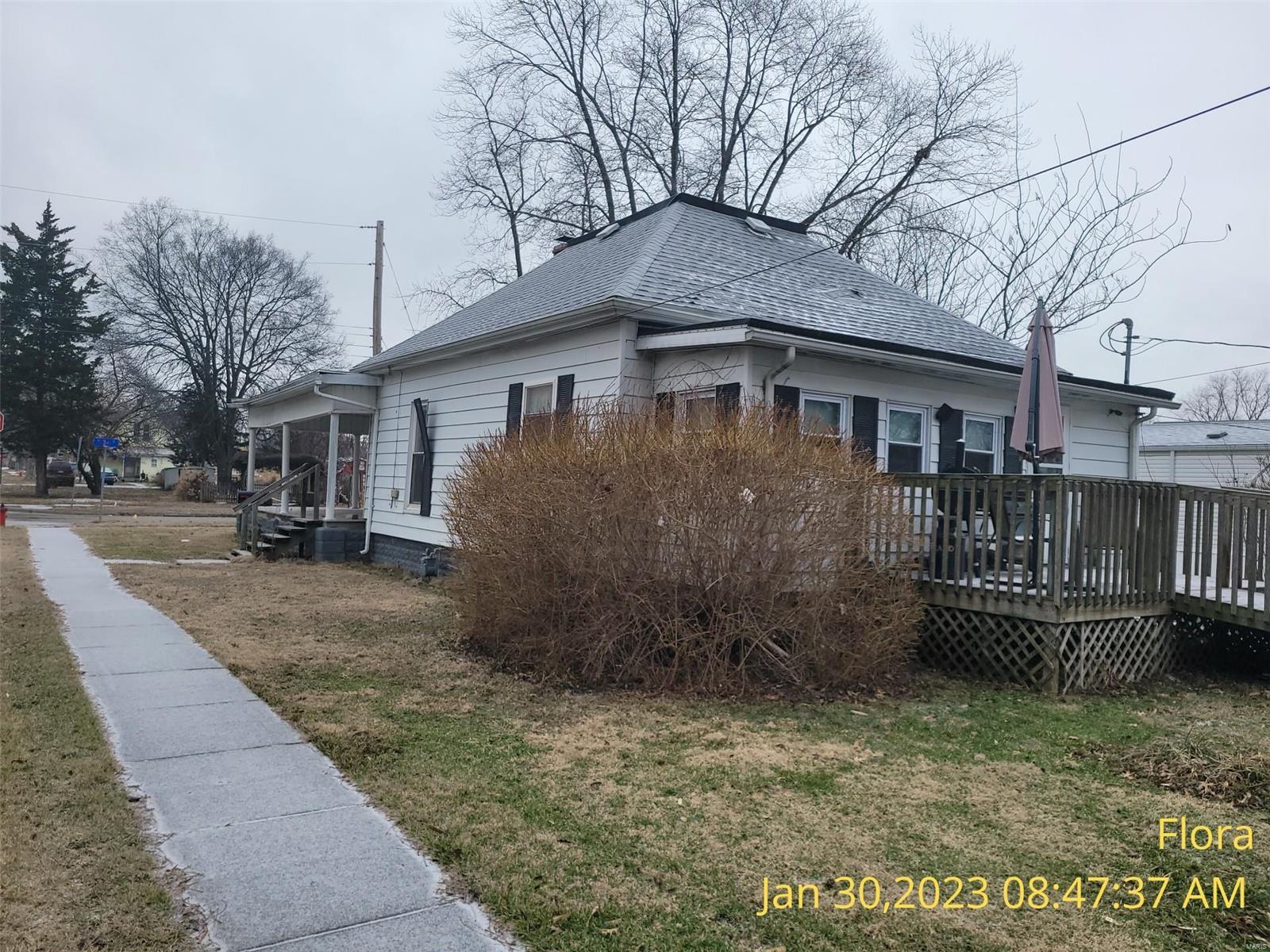 551 West 3rd Street Flora, IL 62839 - Photo 13 of 16