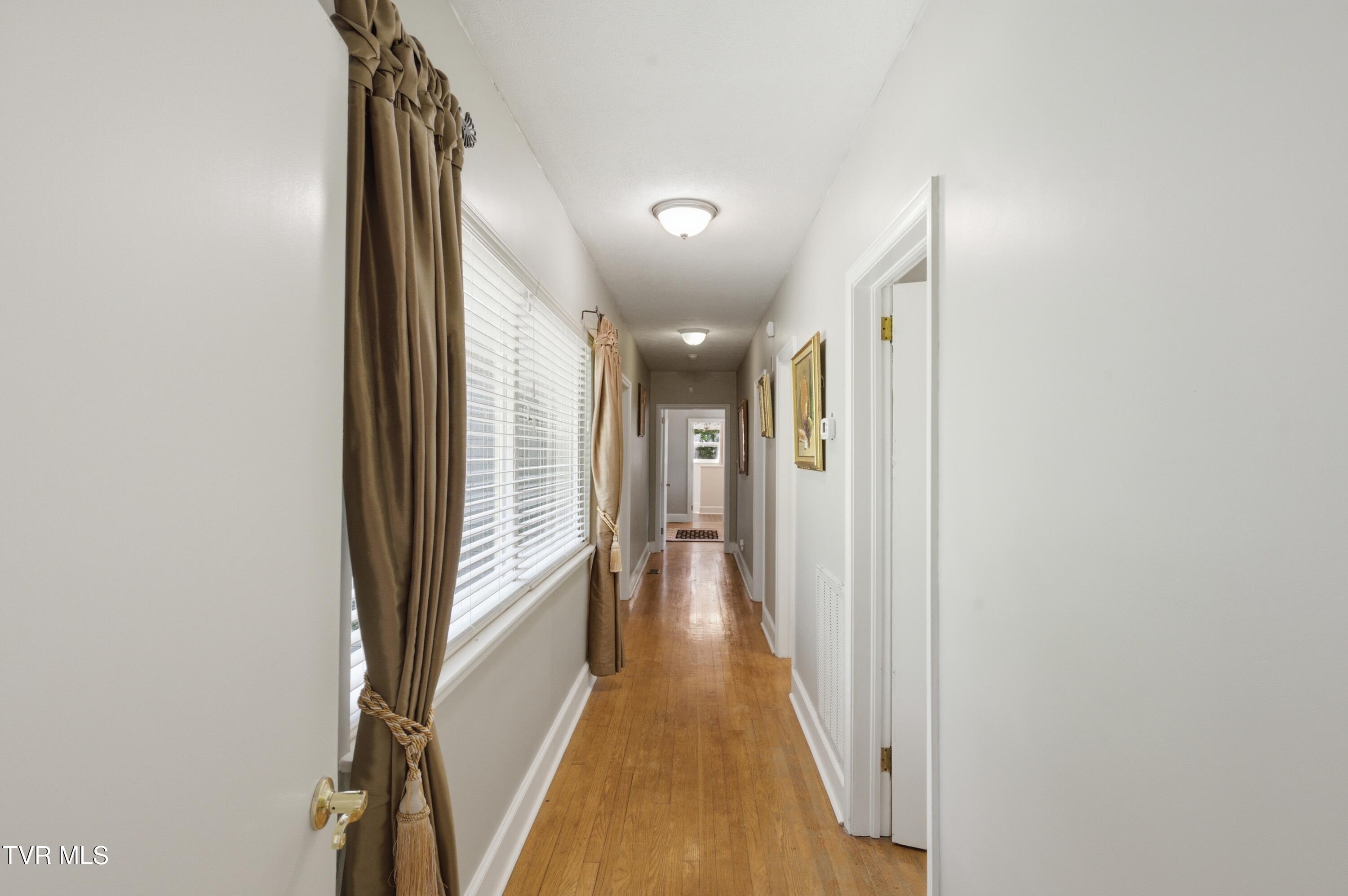 545 Green Hill Road Bristol, VA 24201 - Photo 28 of 60 DSC_0493