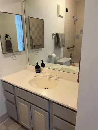 $2,500 | 111 East Chestnut Street, Unit 20B, Chicago, IL 60611