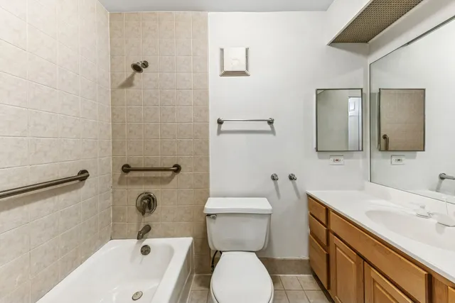 $2,395 | 111 East Chestnut Street, Unit 20B, Chicago, IL 60611