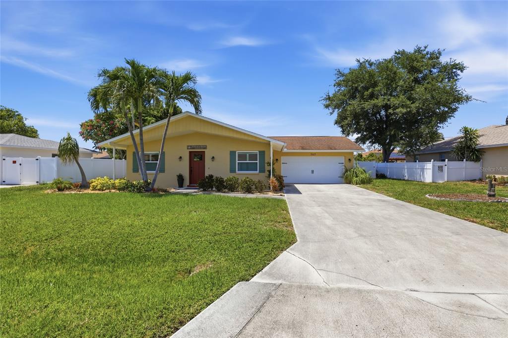 707 Beverly Road Venice, FL 34293 - Photo 1 of 59