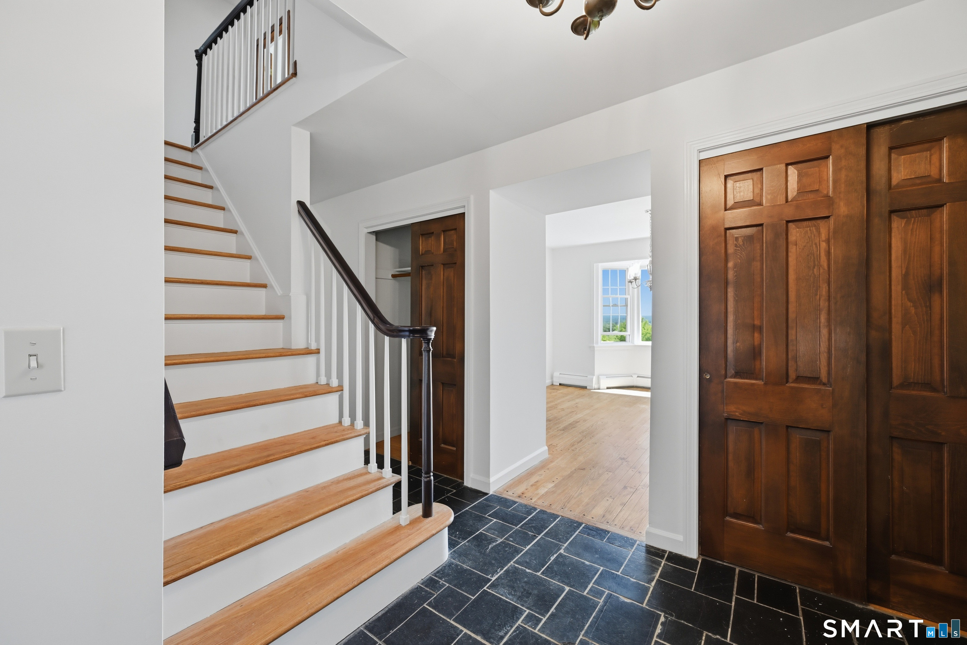 15 Valley View Road Newtown, CT 06470 - Photo 3 of 25