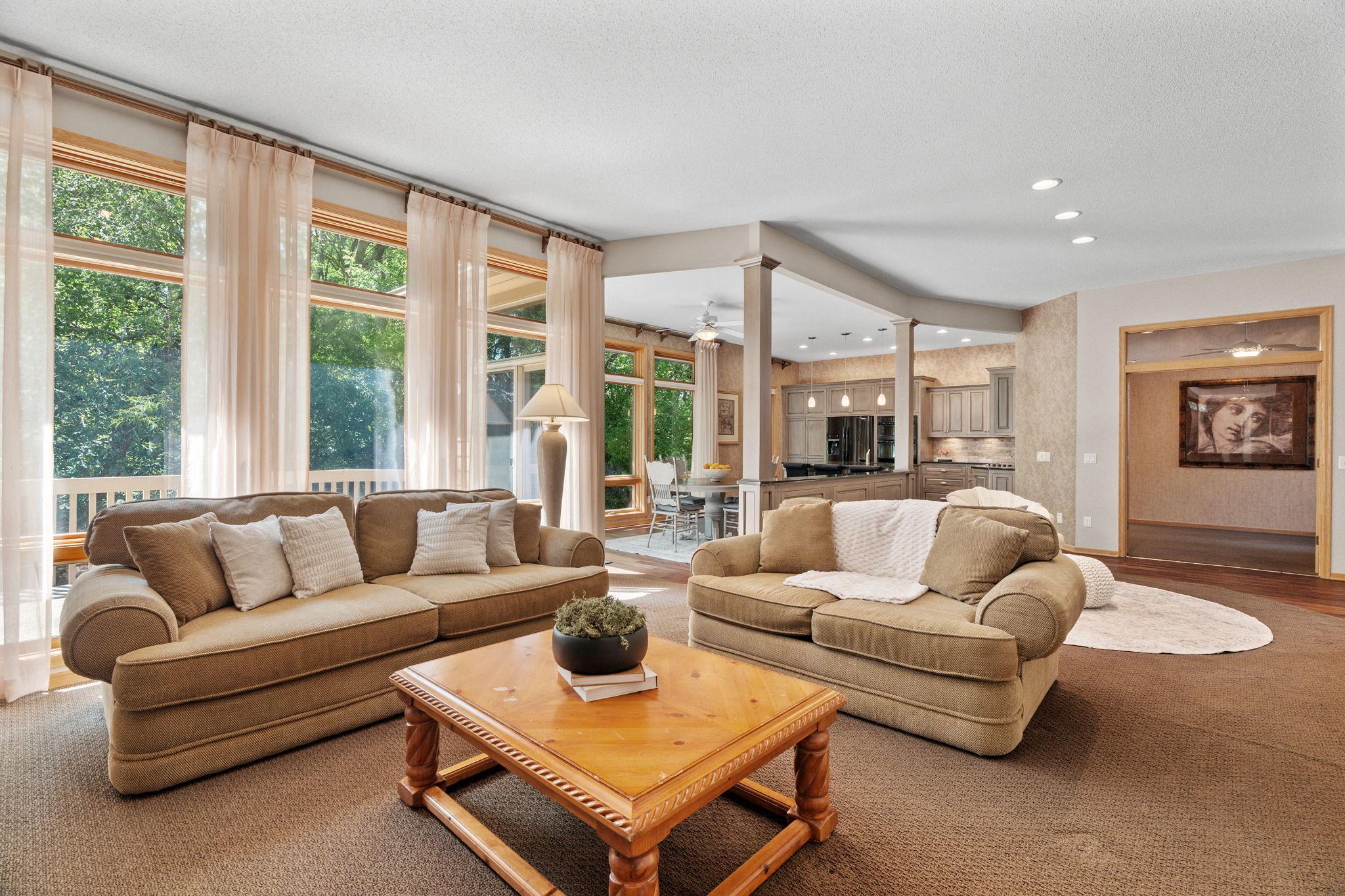 8975 Hunters Way Apple Valley, MN 55124 - Photo 5 of 27 Gallery Image 5