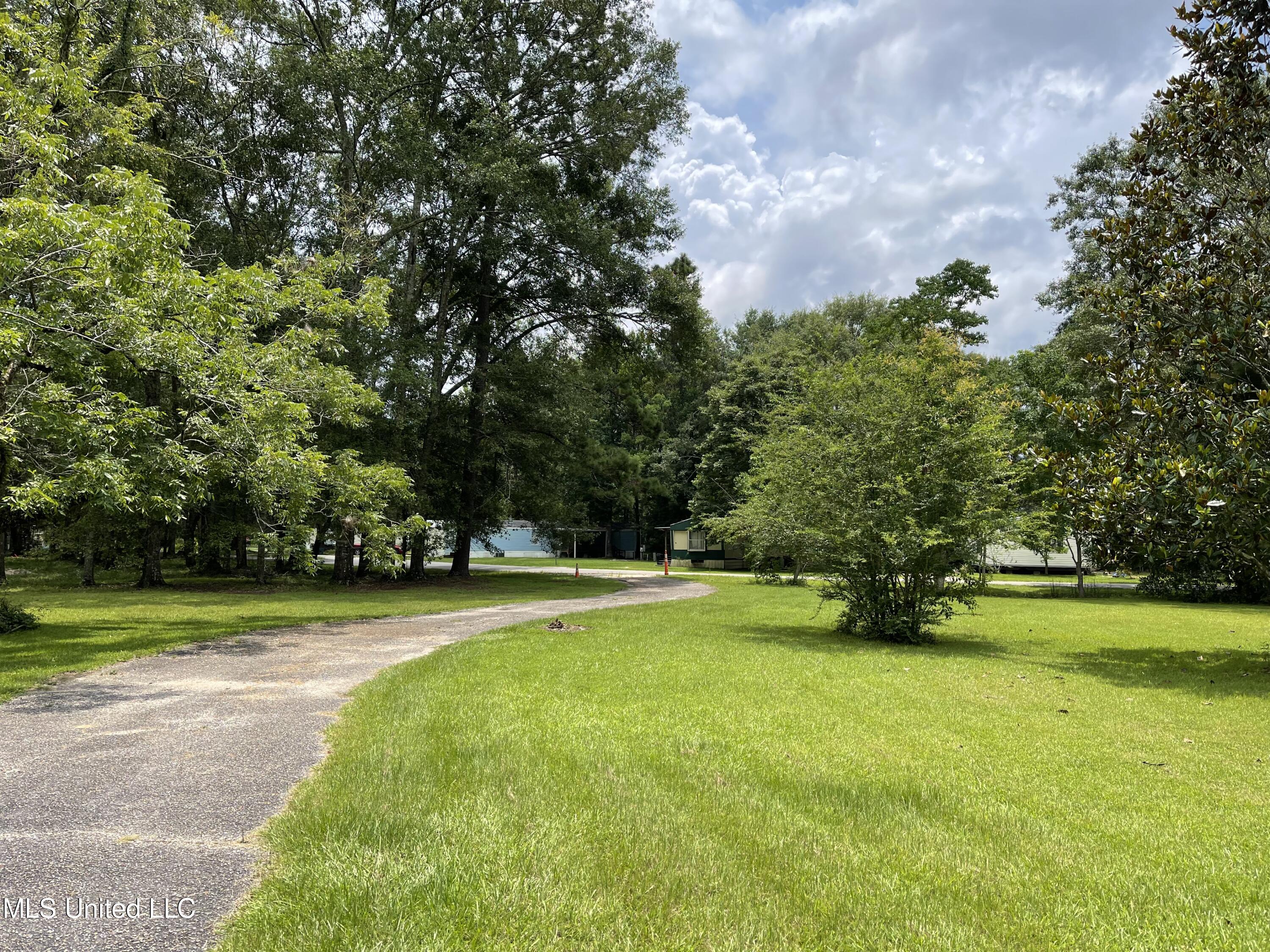20 Hunt Road Picayune, MS 39466 - Photo 2 of 21 IMG-8259 (1)