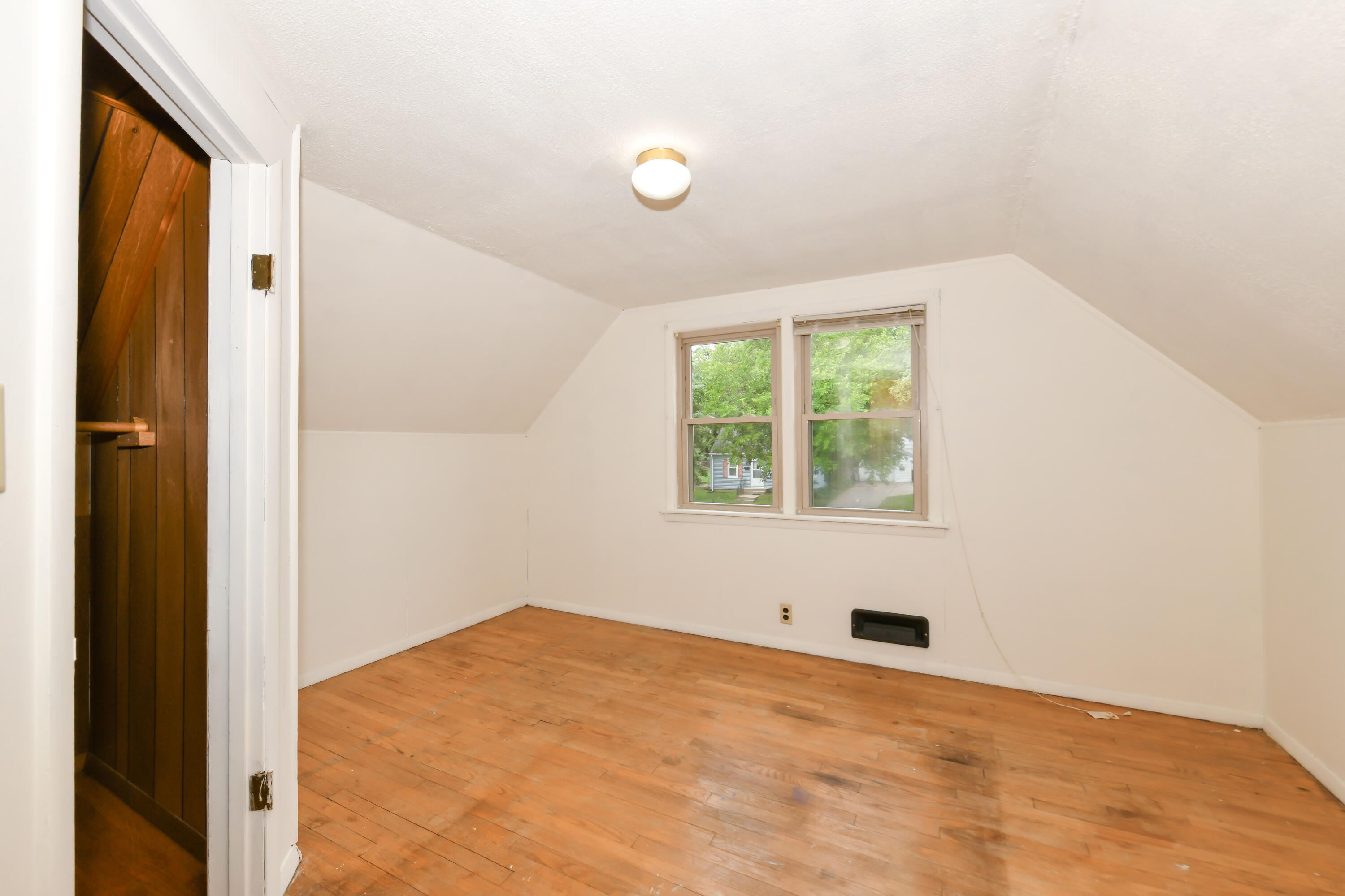 1509 Illinois Street Racine, WI 53405 - Photo 14 of 35 3rd Bedroom