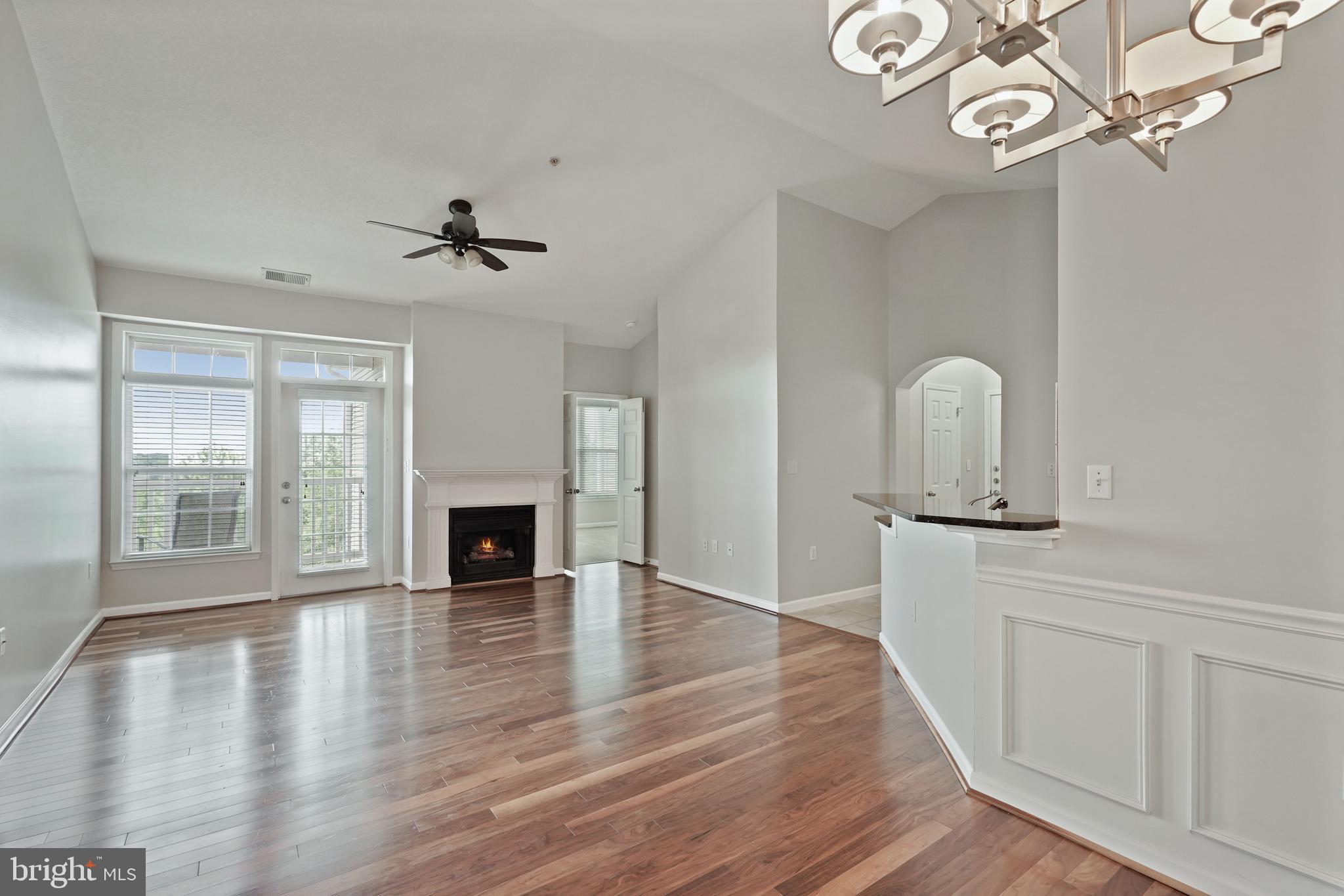 3 bedroom 2 bath Penthouse condo!