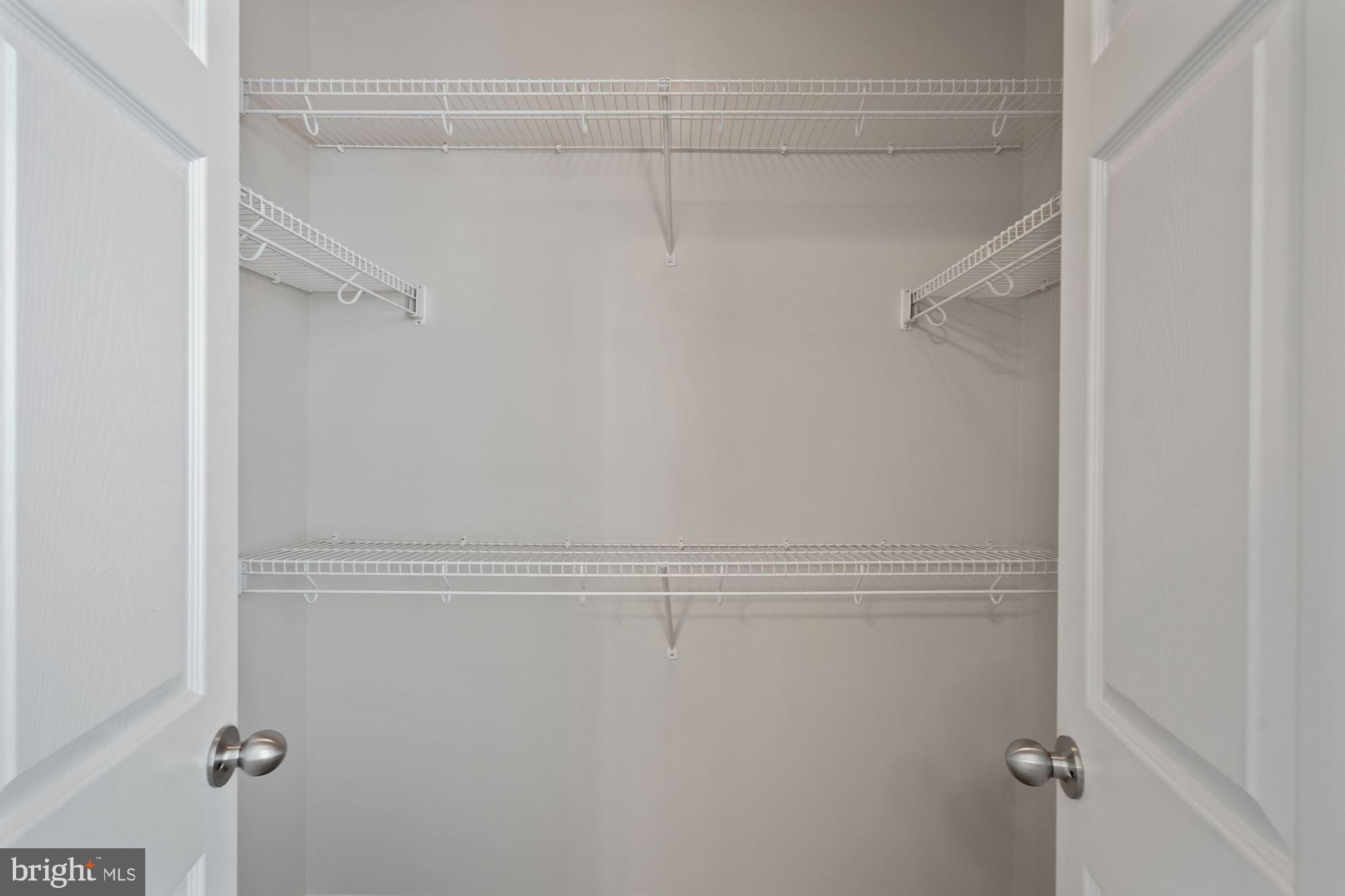 512 Sunset View Terrace Southeast, Unit 406 Leesburg, VA 20175 - Photo 11 of 34 Master bedroom closet