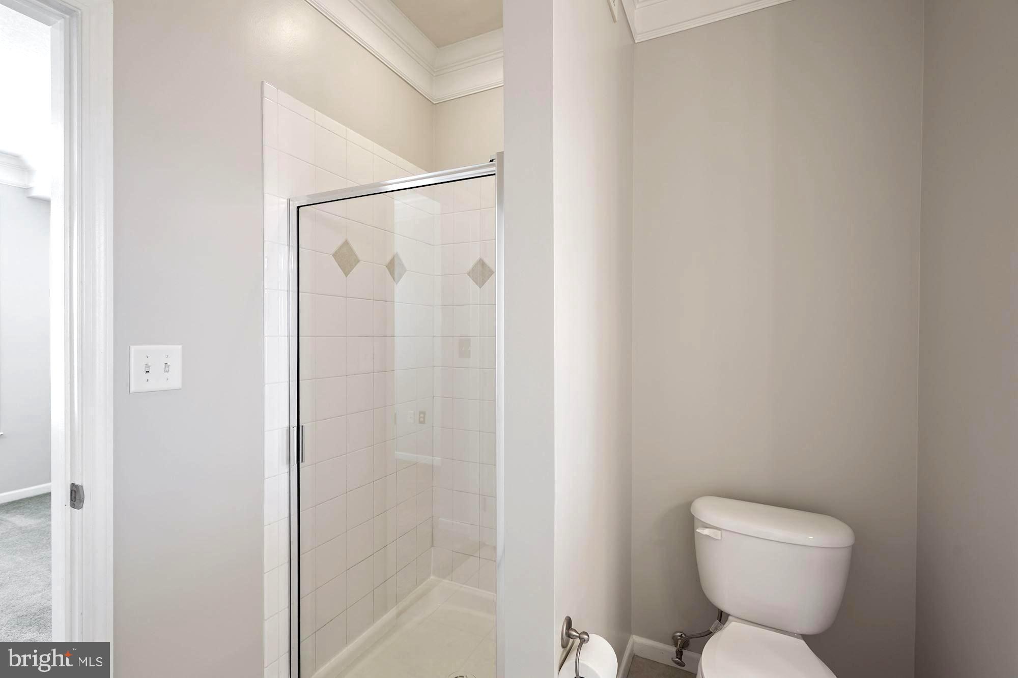 512 Sunset View Terrace Southeast, Unit 406 Leesburg, VA 20175 - Photo 13 of 34 Master bath