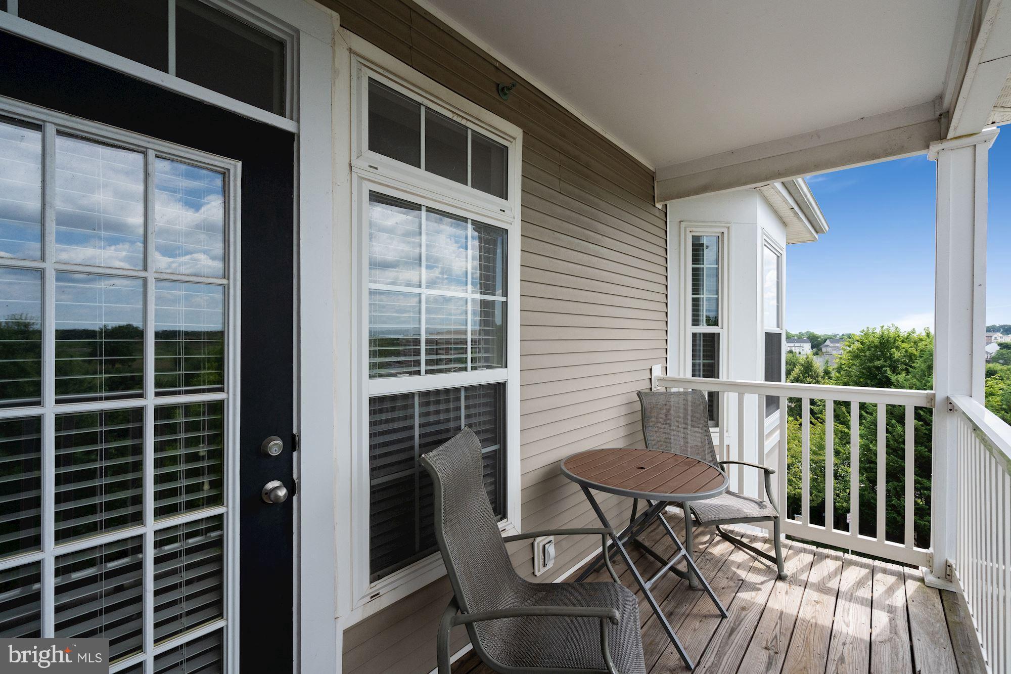 512 Sunset View Terrace Southeast, Unit 406 Leesburg, VA 20175 - Photo 21 of 34 Balcony off living room