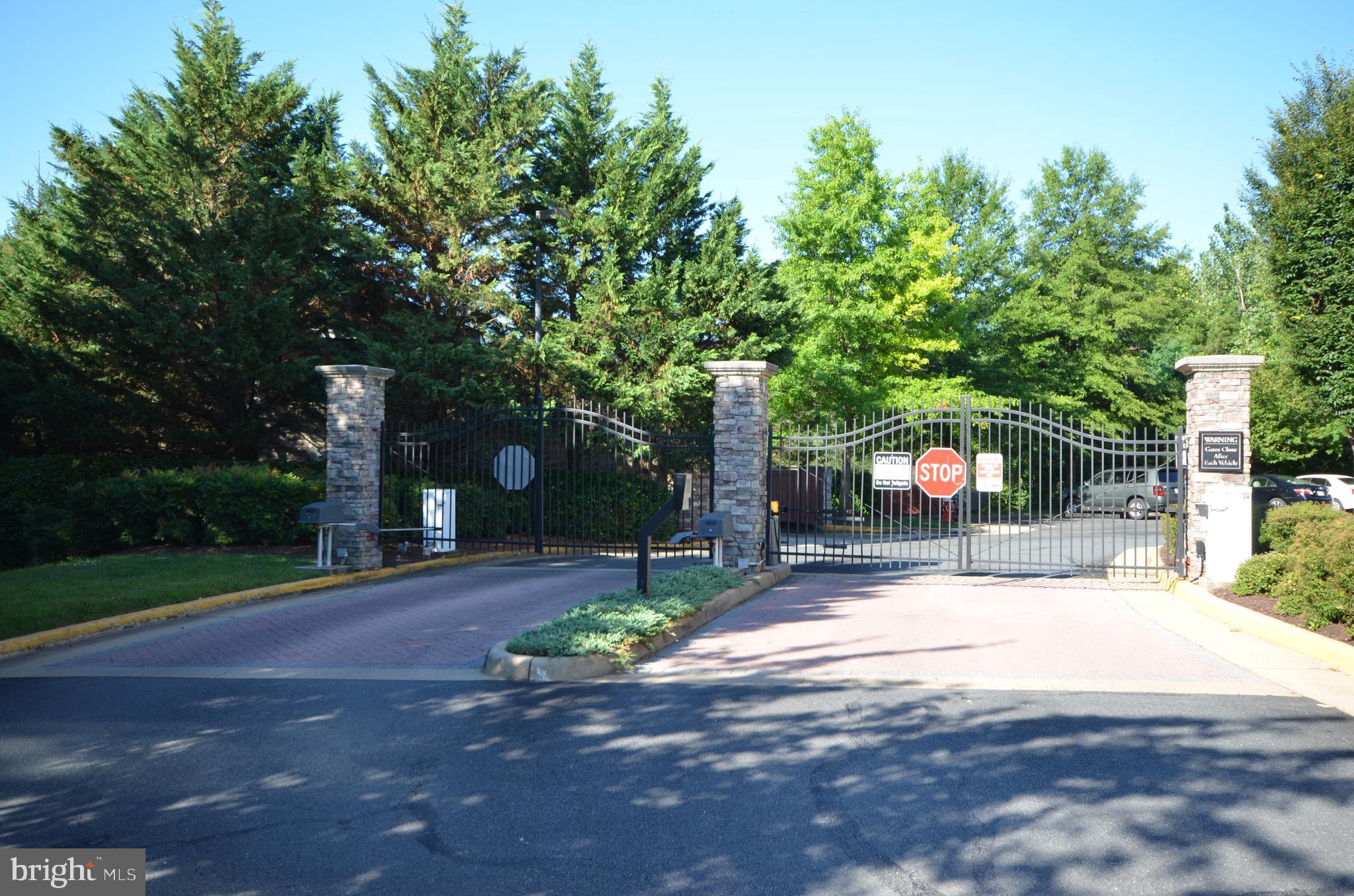 512 Sunset View Terrace Southeast, Unit 406 Leesburg, VA 20175 - Photo 26 of 34 Gated parking