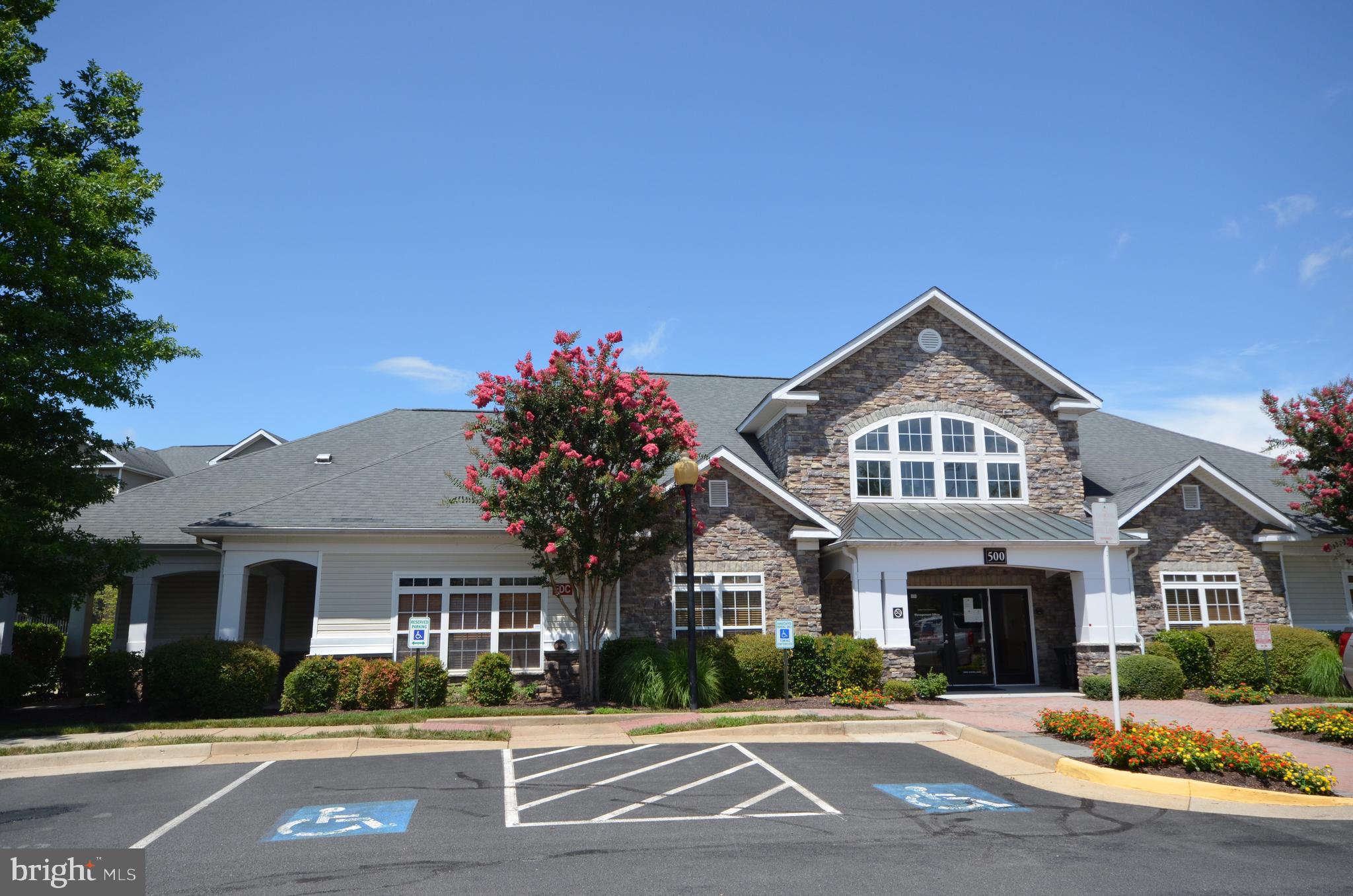 512 Sunset View Terrace Southeast, Unit 406 Leesburg, VA 20175 - Photo 27 of 34 Community center with meeting room and gym