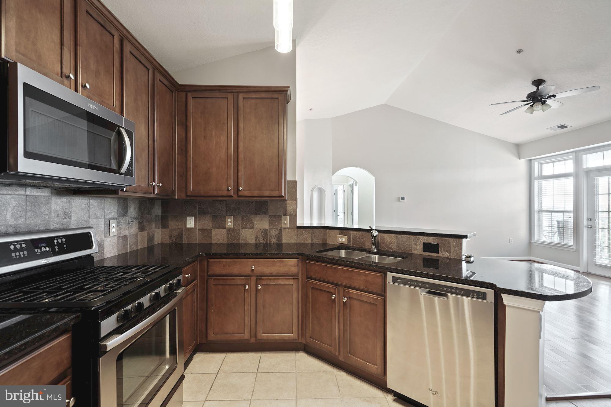 512 Sunset View Terrace Southeast, Unit 406 Leesburg, VA 20175 - Photo 5 of 34 Stainless steel appliances and upgraded cabinets