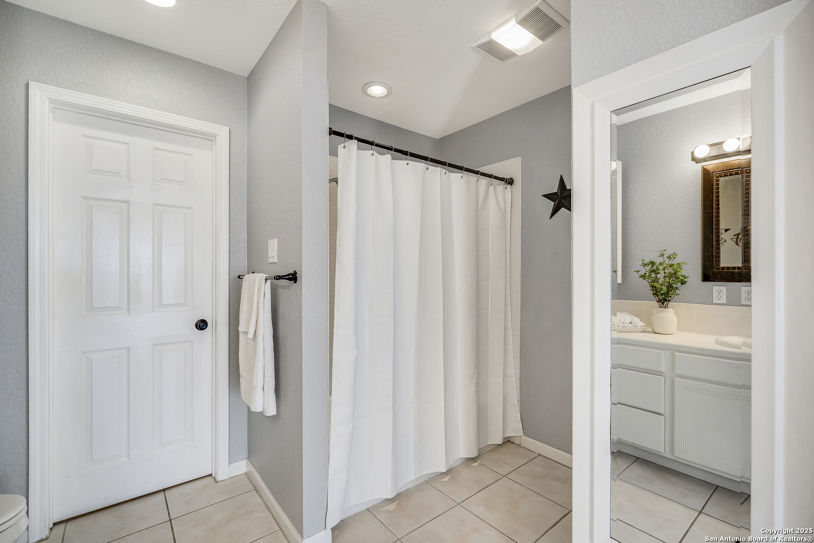 107 Ridge View Drive Boerne, TX 78006 - Photo 17 of 53 a bathroom with a shower and a sink