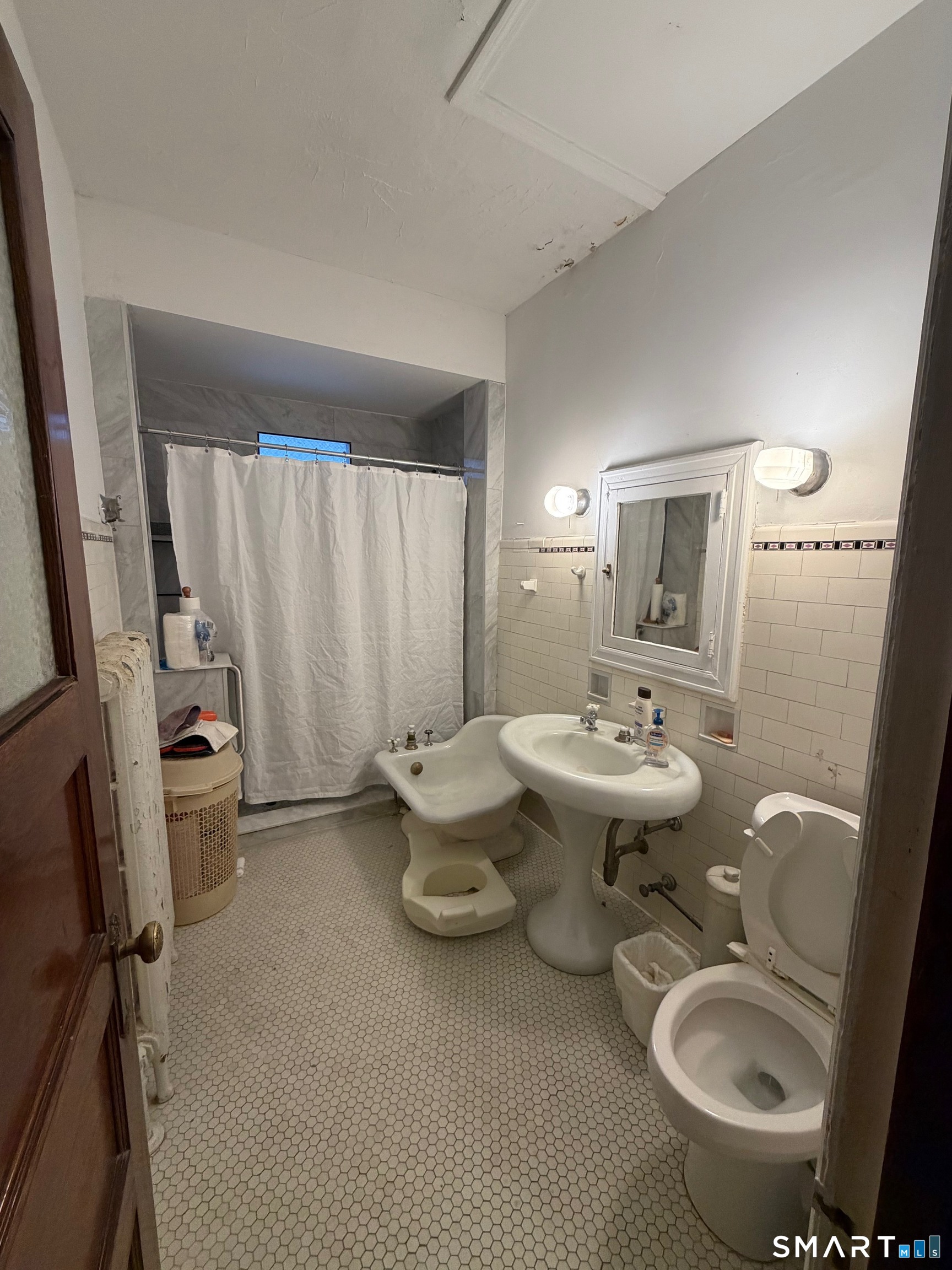 35 Burton Street Hartford, CT 06112 - Photo 13 of 39