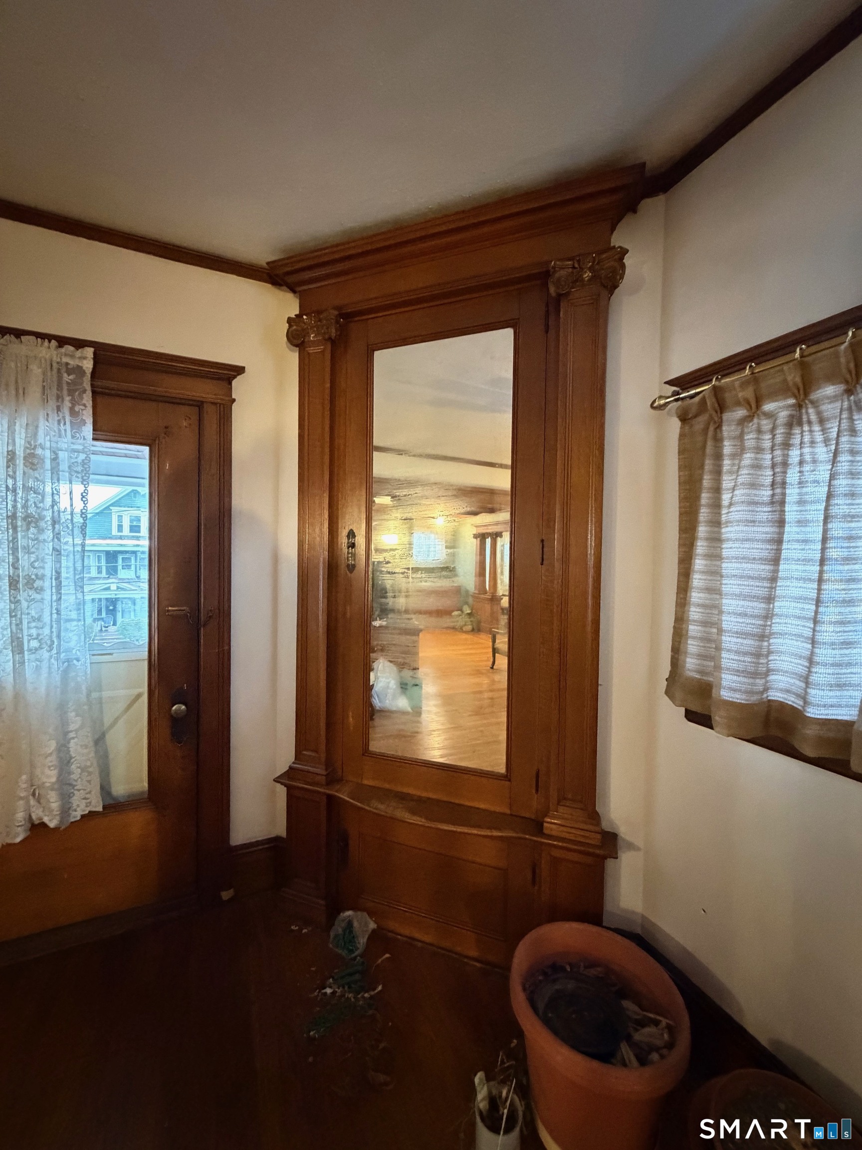 35 Burton Street Hartford, CT 06112 - Photo 17 of 39