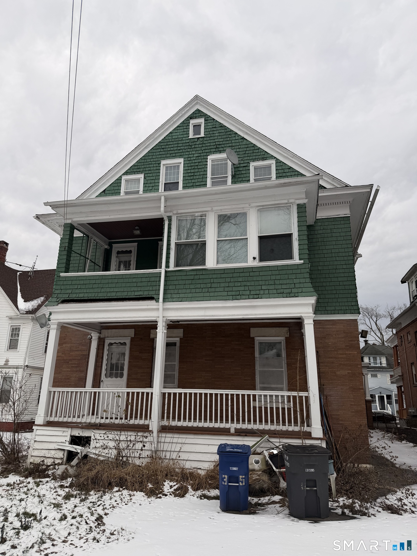 35 Burton Street Hartford, CT 06112 - Photo 2 of 39