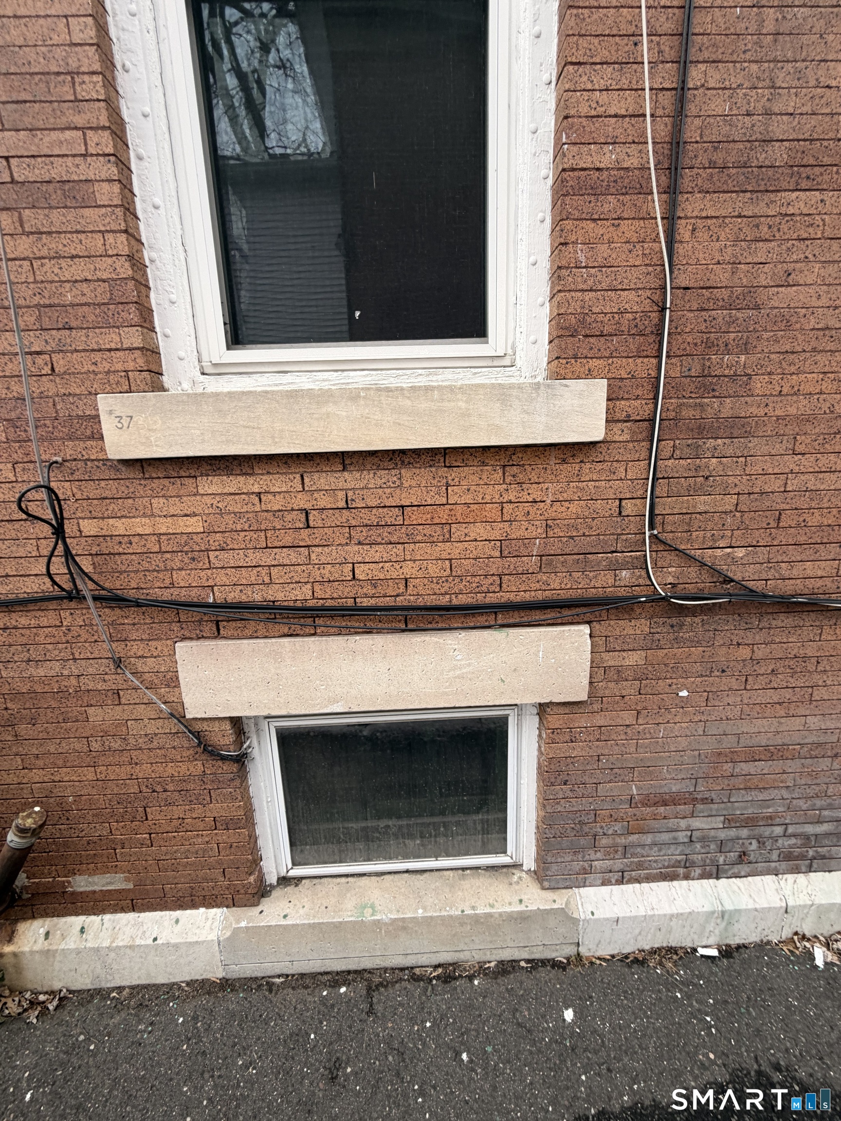 35 Burton Street Hartford, CT 06112 - Photo 33 of 39