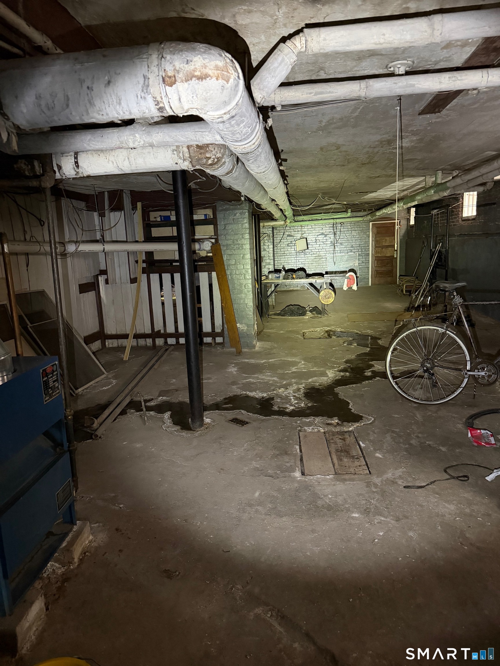 35 Burton Street Hartford, CT 06112 - Photo 35 of 39