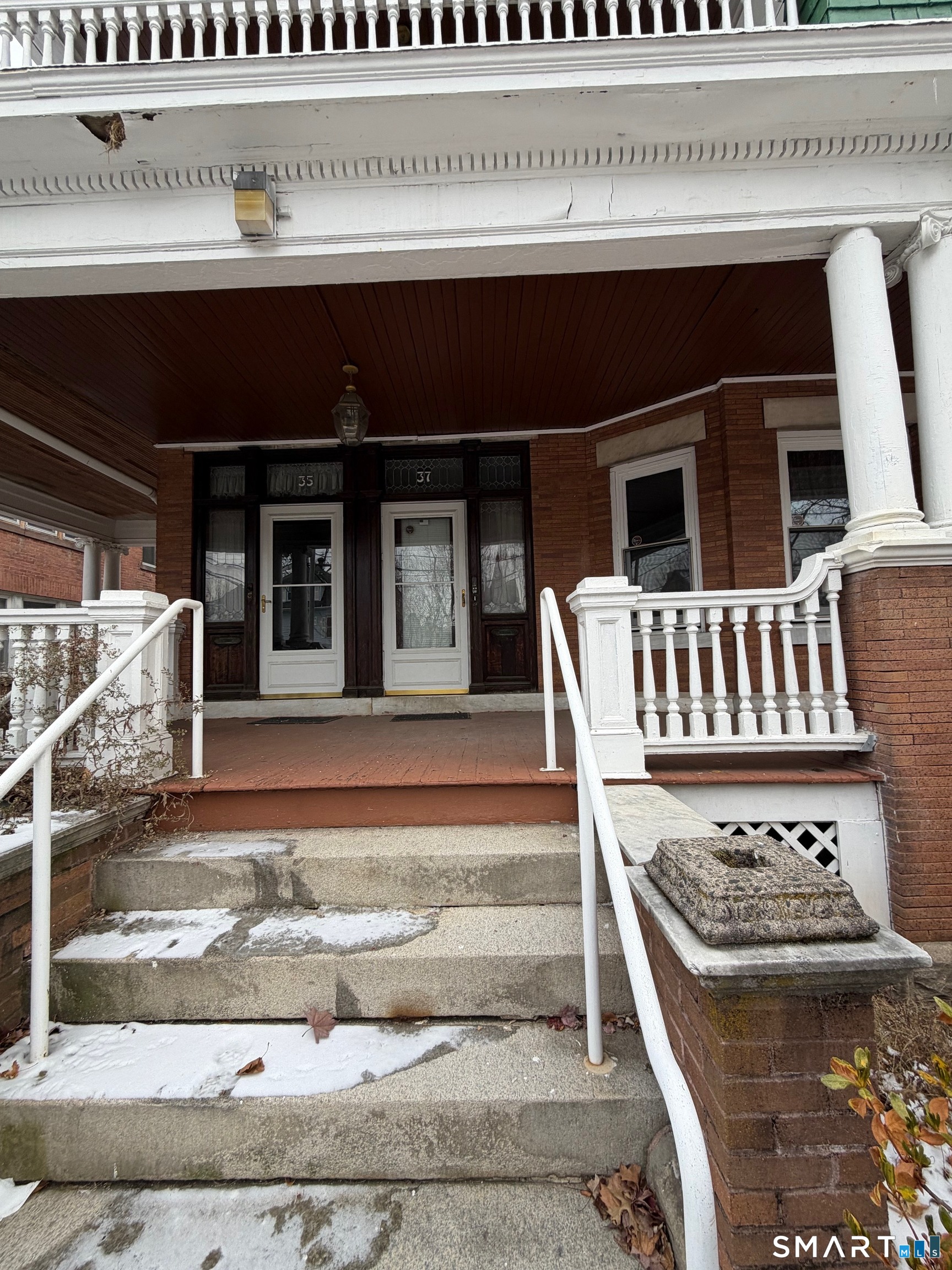 35 Burton Street Hartford, CT 06112 - Photo 4 of 39