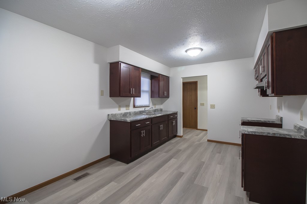 34176 Roberts Road Eastlake, OH 44095 - Photo 5 of 23