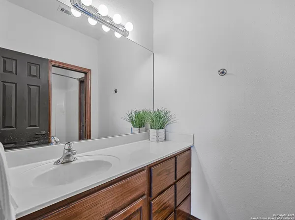 $785,000 | 501 River Mountain Drive, Boerne, TX 78006