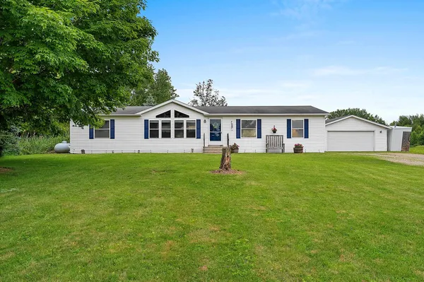 $299,900 | 4562 Elm Lawn Road, Oconto Falls, WI 54154