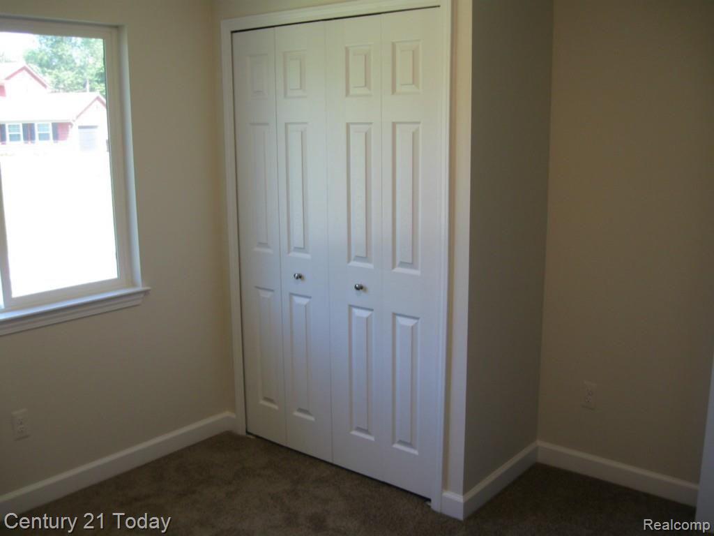 2559 Peterboro Road West Bloomfield, MI 48323 - Photo 20 of 26 Upstairs Bedroom.