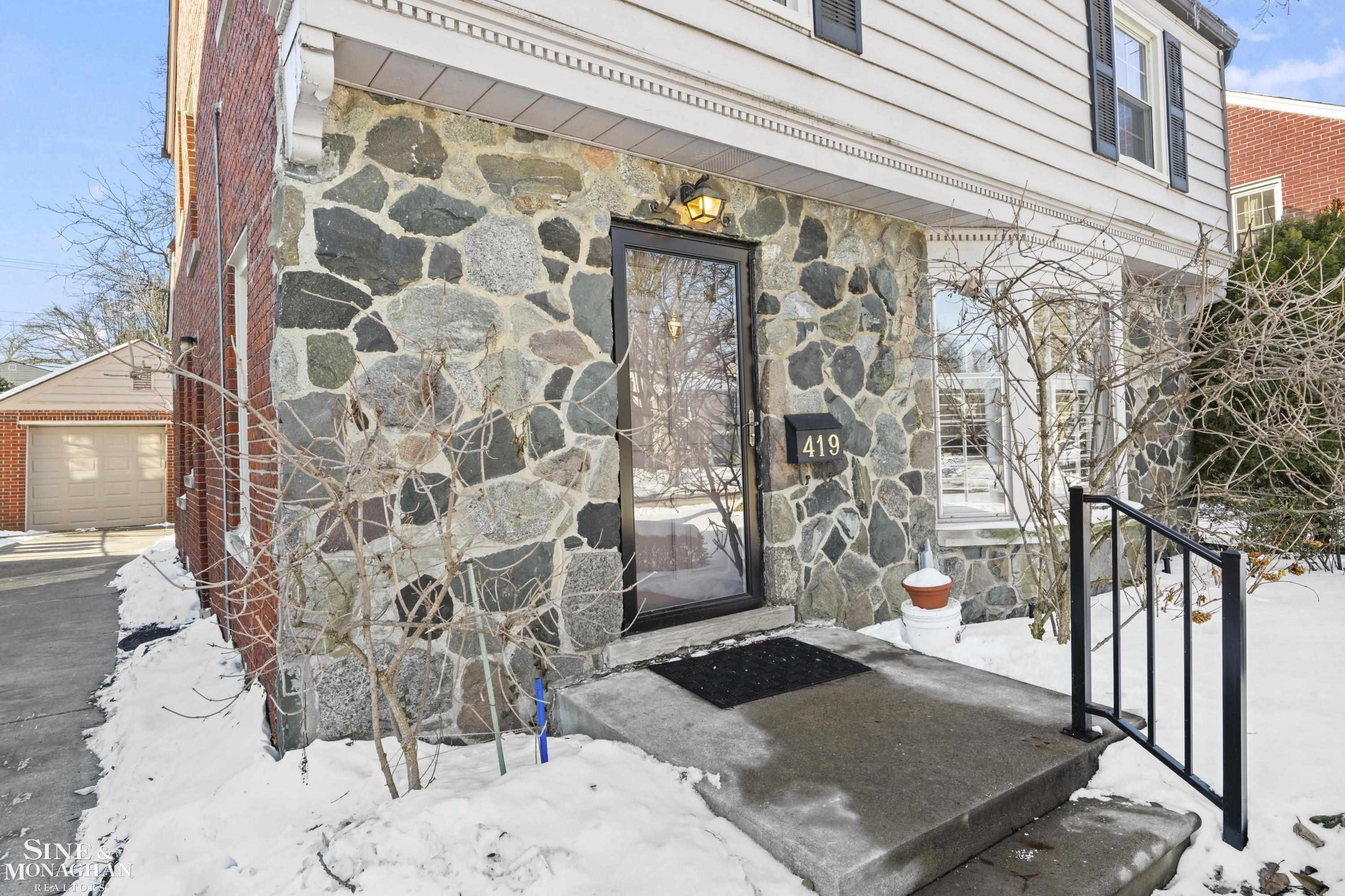 419 Maison Road Grosse Pointe Farms, MI 48236 - Photo 2 of 50