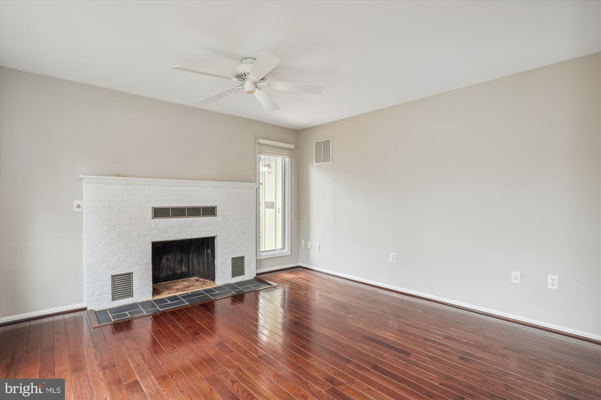 10703 Midsummer Drive Reston, VA 20191 - Photo 7 of 90 Gallery Image 7