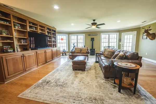 $1,195,000 | 4589 Franklin Pike Southeast, Floyd, VA 24091