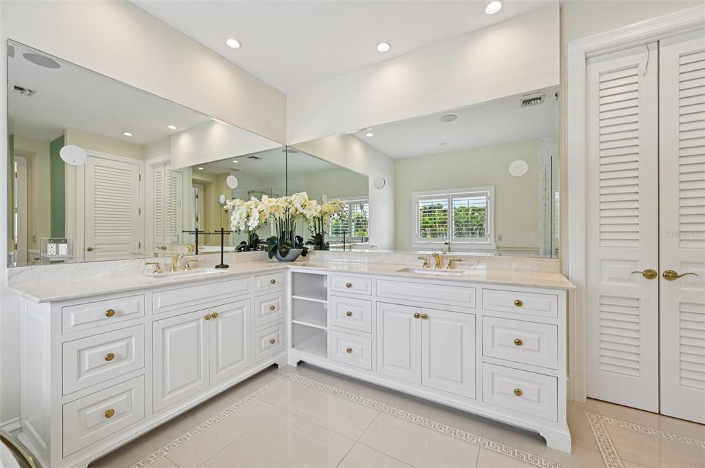 1121 Morningside Place Sarasota, FL 34236 - Photo 12 of 76
