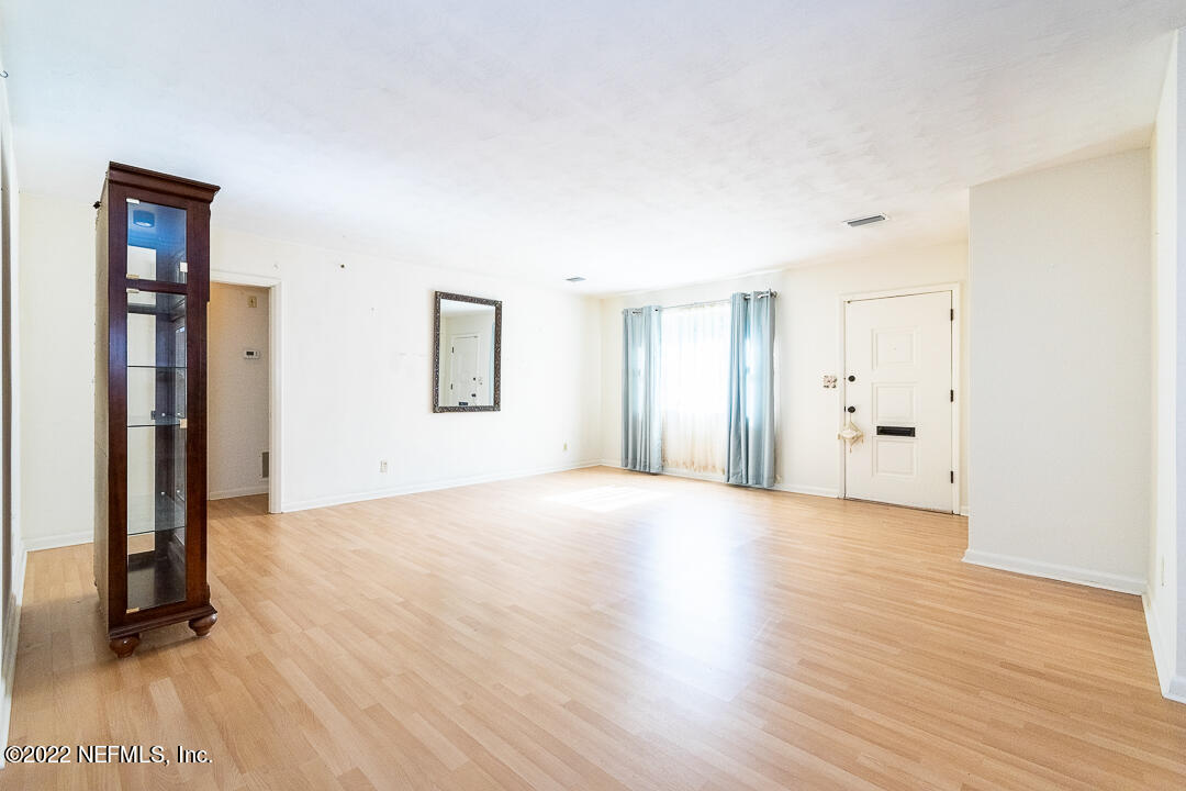 4064 Rogero Road Jacksonville, FL 32277 - Photo 4 of 27 Great Room
