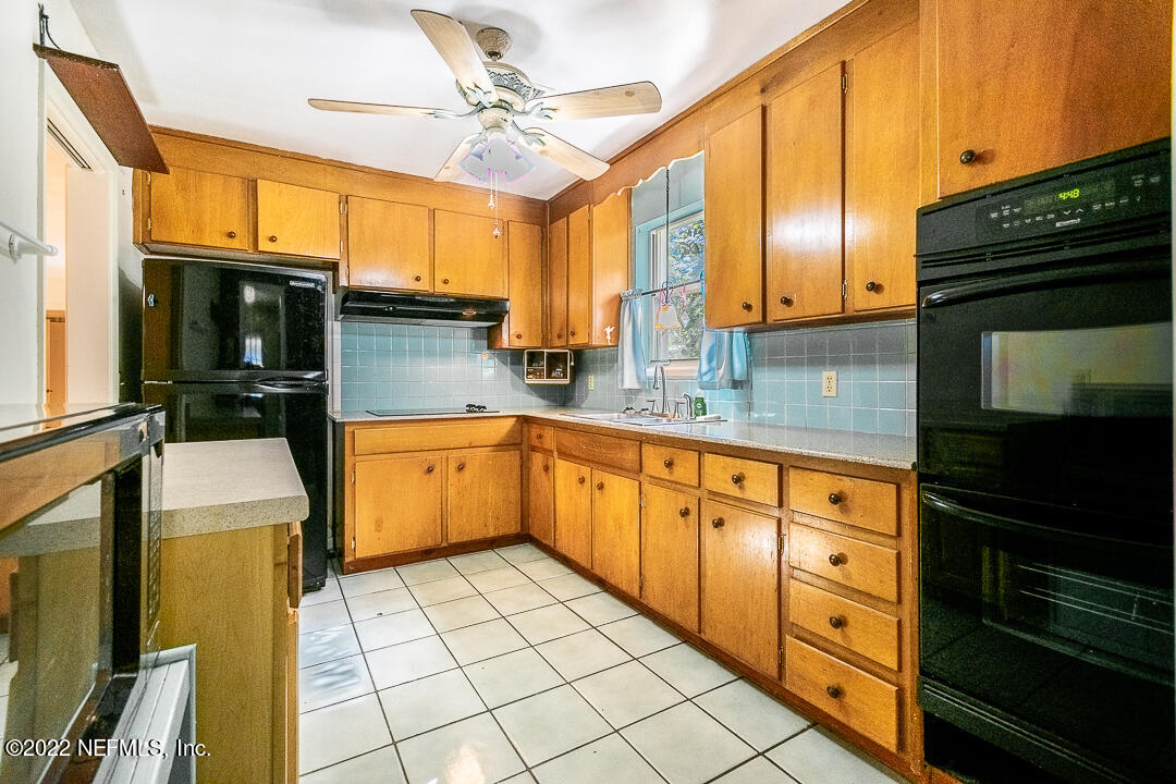 4064 Rogero Road Jacksonville, FL 32277 - Photo 9 of 27 Kitchen