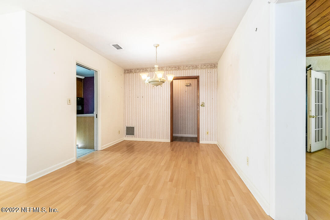 4064 Rogero Road Jacksonville, FL 32277 - Photo 10 of 27 Dinning Room