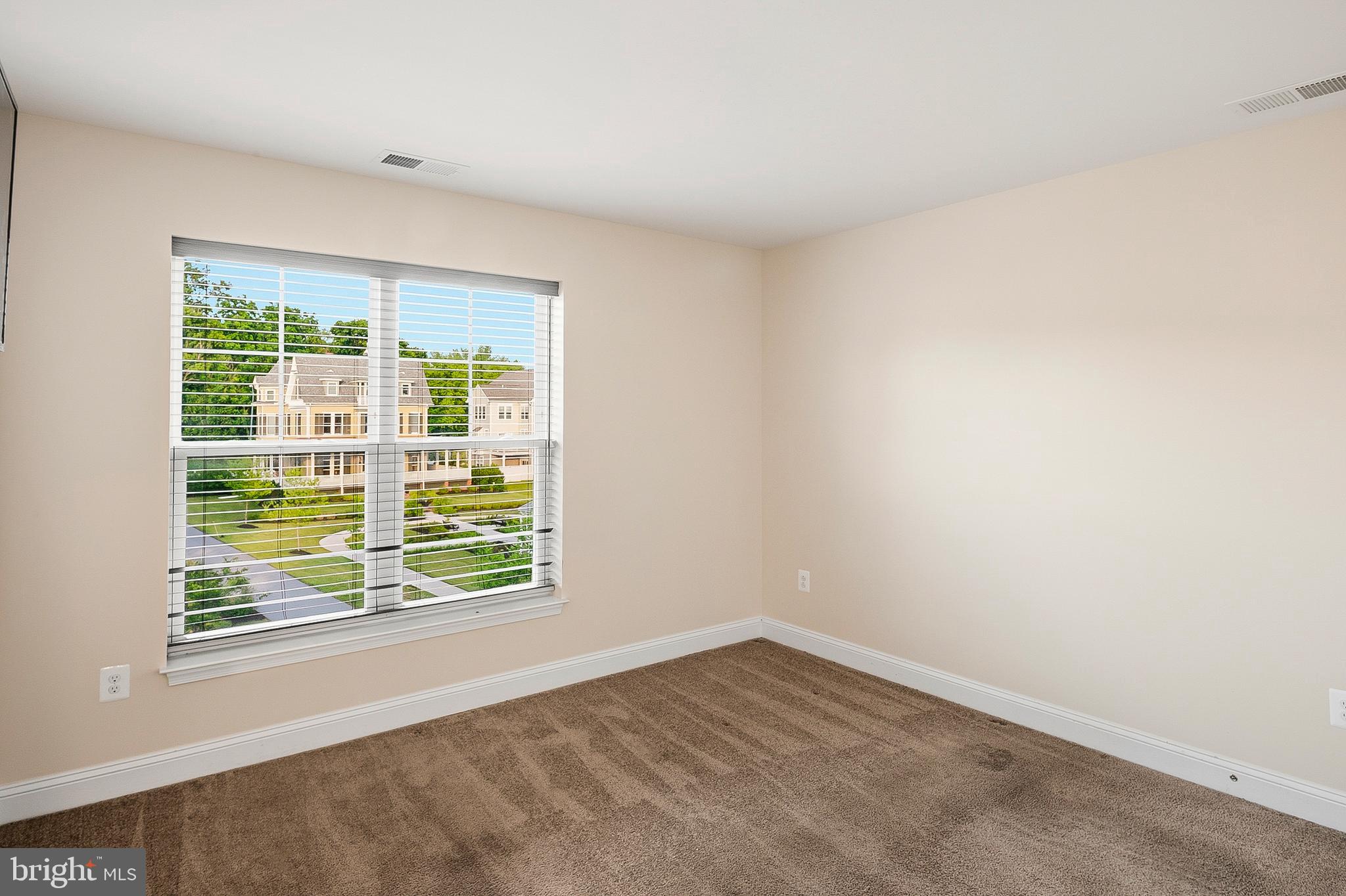 33 Greensborough Road Reisterstown, MD 21136 - Photo 33 of 40 an empty room with a window