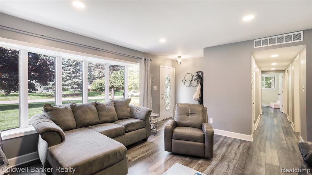 42 Nesbit Lane Rochester Hills, MI 48309 - Photo 2 of 35