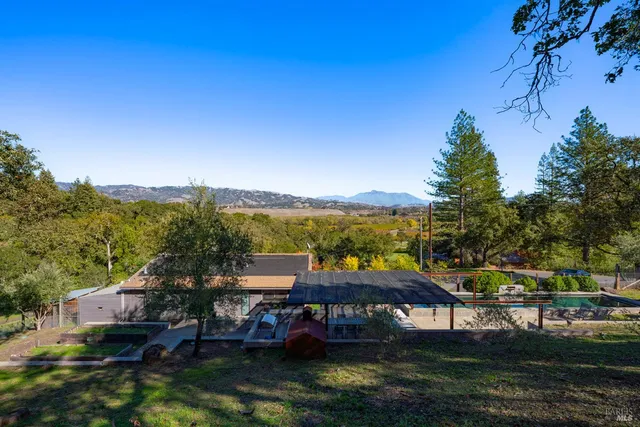 $1,850,000 | 5100 West Soda Rock Lane, Healdsburg, CA 95448